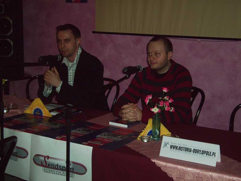 Sebastian Bergiel (z lewej) oraz Kamil Wójkowski (z prawej - Tylko Piłka)